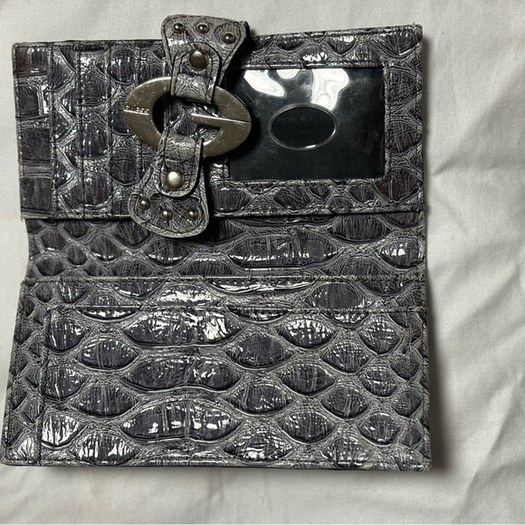 Guess wallet - Picture 3 of 4